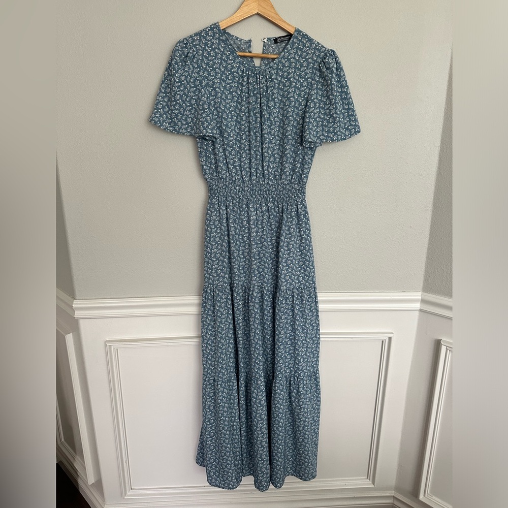 Chic Blue Floral Maxi Dress